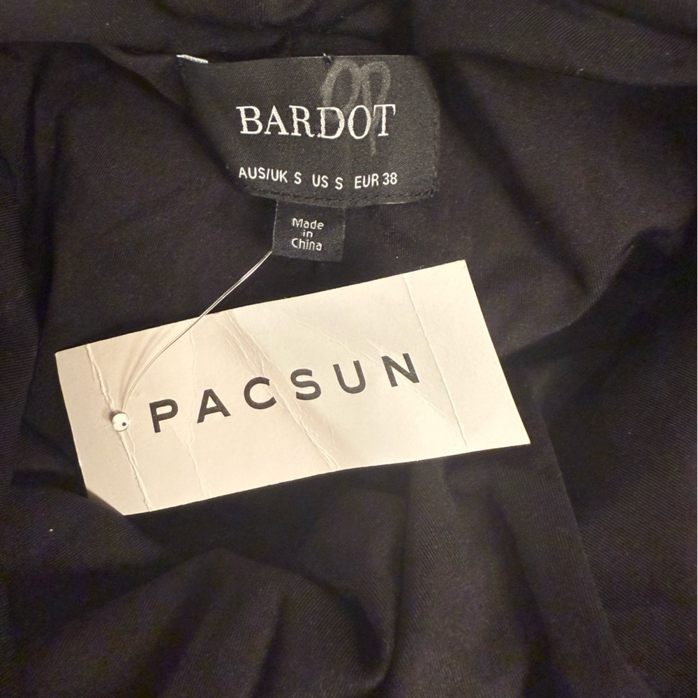 Bardot Elegant Black Ruched Dress - Picture 9 of 10